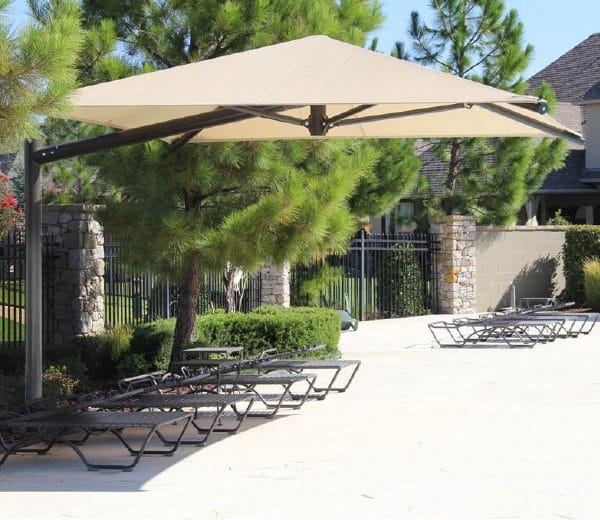 CU_Cantilever Umbrella_Photo